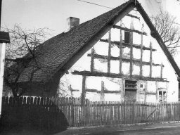 Budynek z muru pruskiego 1990_3